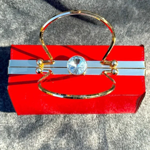 ‼️SOLD‼️Red Patent Leather Bag - Picture 4 of 6